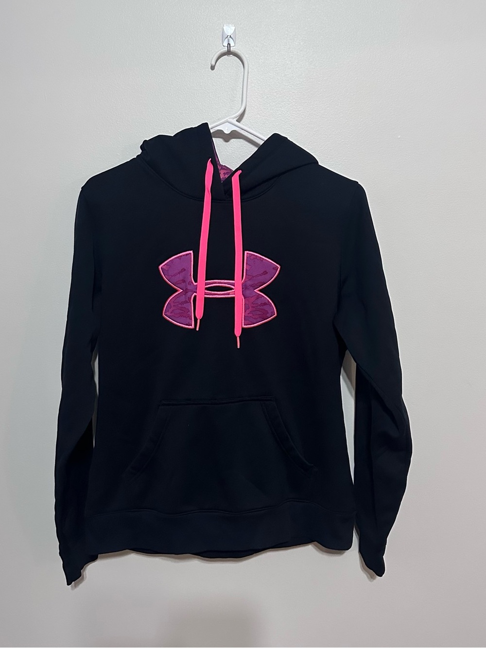 Under Armour Black Pullover Hoodie with Pink Logo and Drawstrings